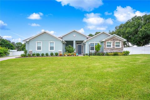 A home in AUBURNDALE