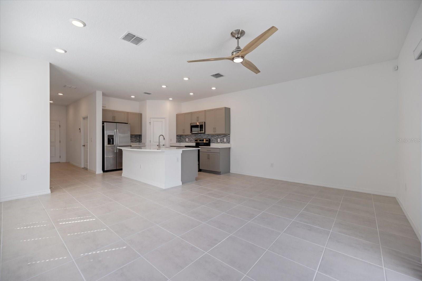 ARTISAN LAKES EDGESTONE NORTH PH I & II - Residential Lease