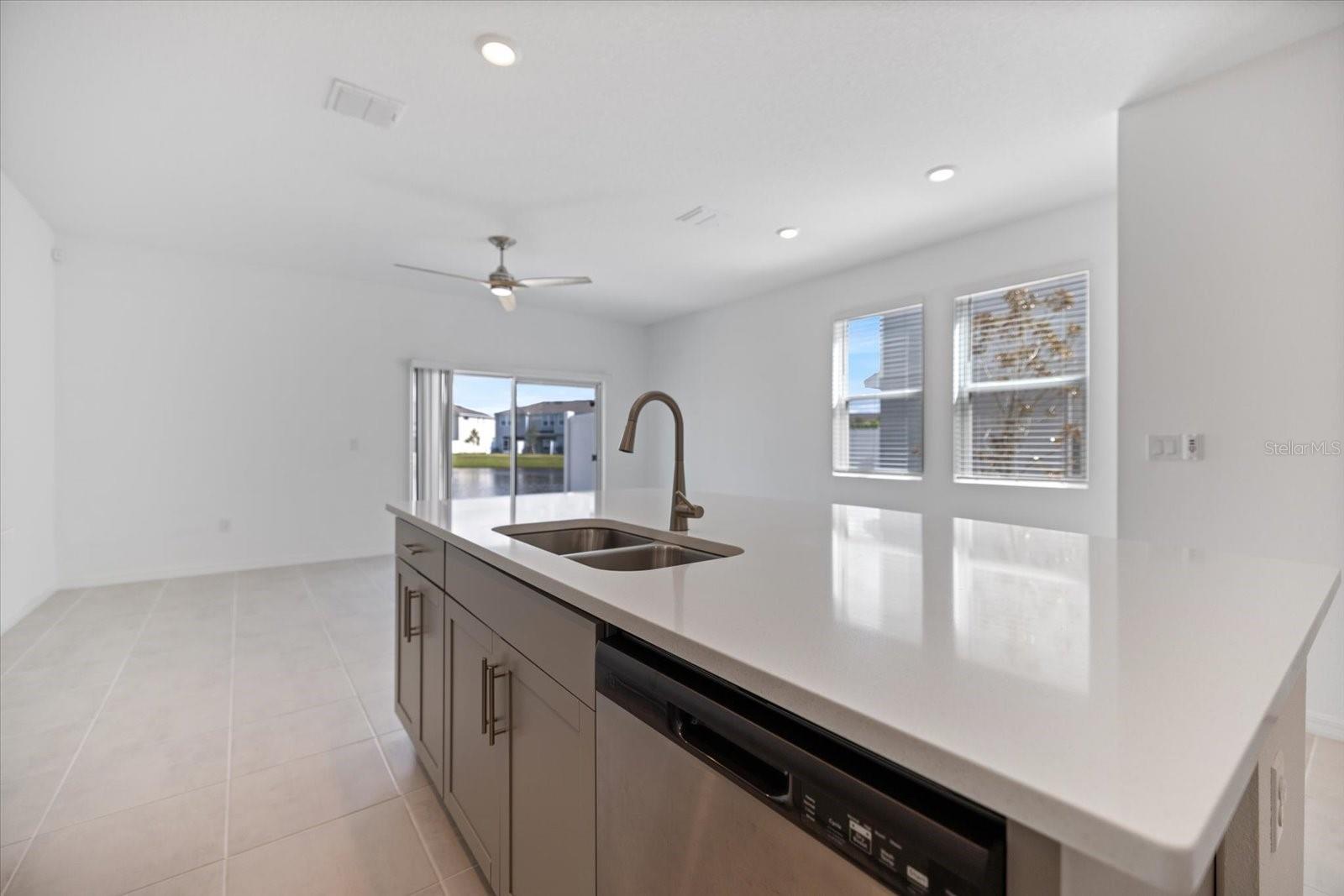 ARTISAN LAKES EDGESTONE NORTH PH I & II - Residential Lease