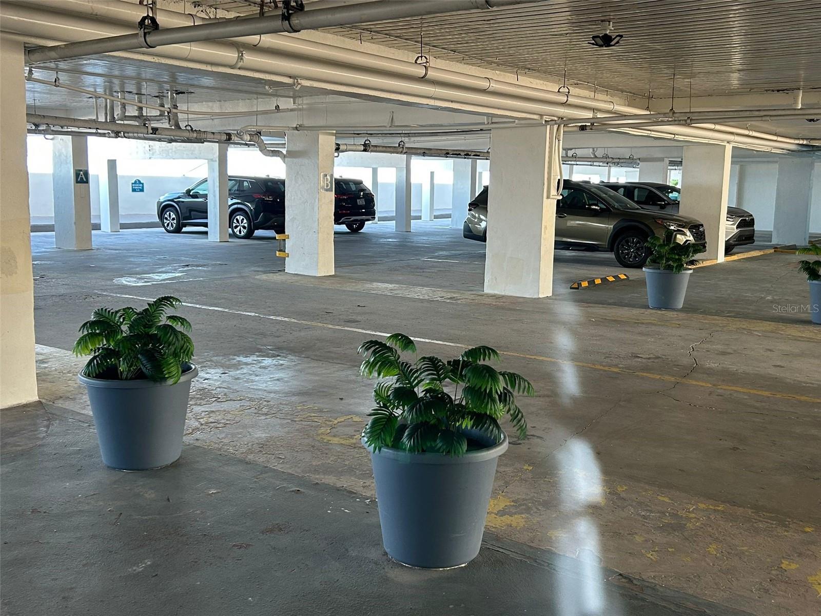 HOLIDAY VILLAS 2 CONDO - Residential