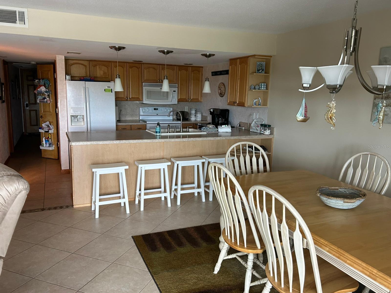 HOLIDAY VILLAS 2 CONDO - Residential