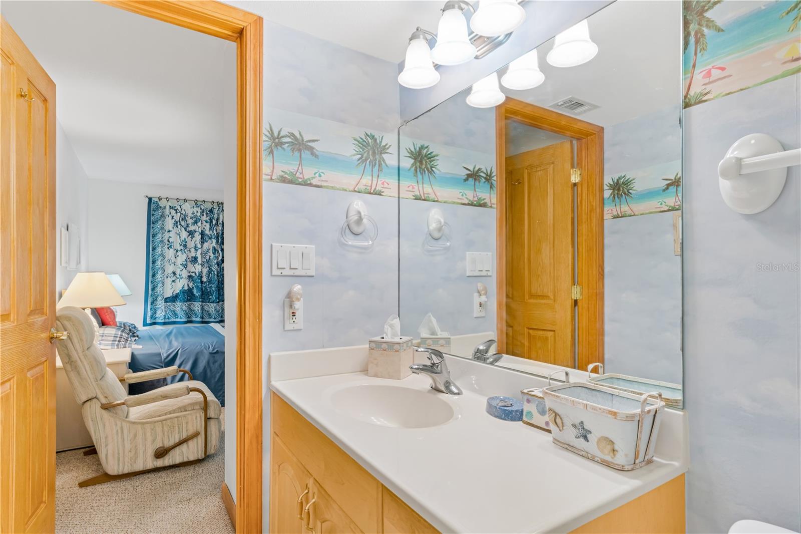 HOLIDAY VILLAS 2 CONDO - Residential