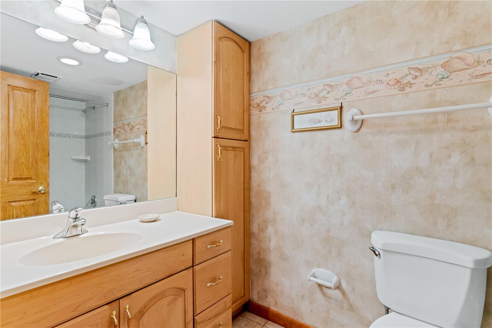 HOLIDAY VILLAS 2 CONDO - Residential