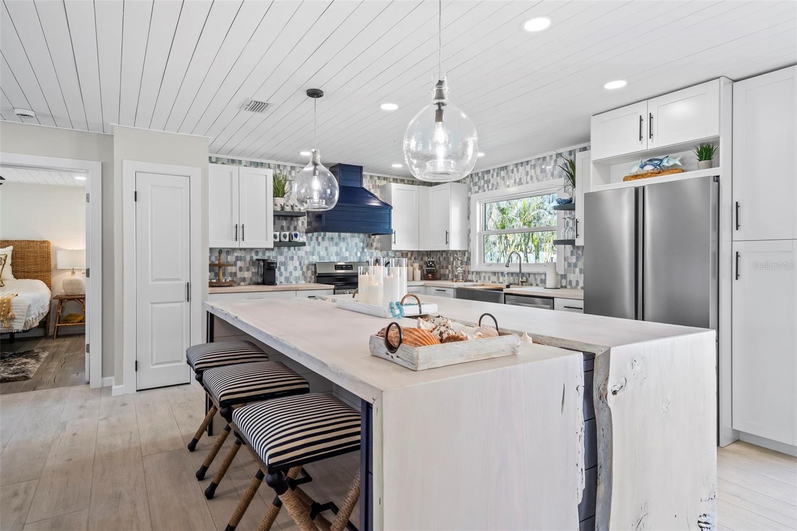 1185 SHORE VIEW DRIVE