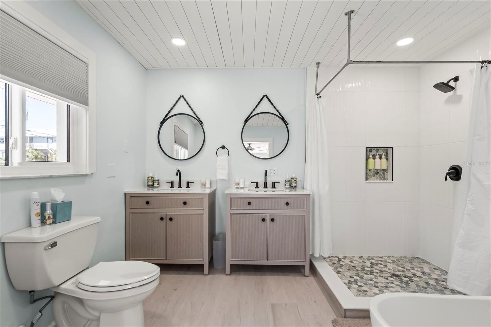 ENGLEWOOD SHORES - Residential