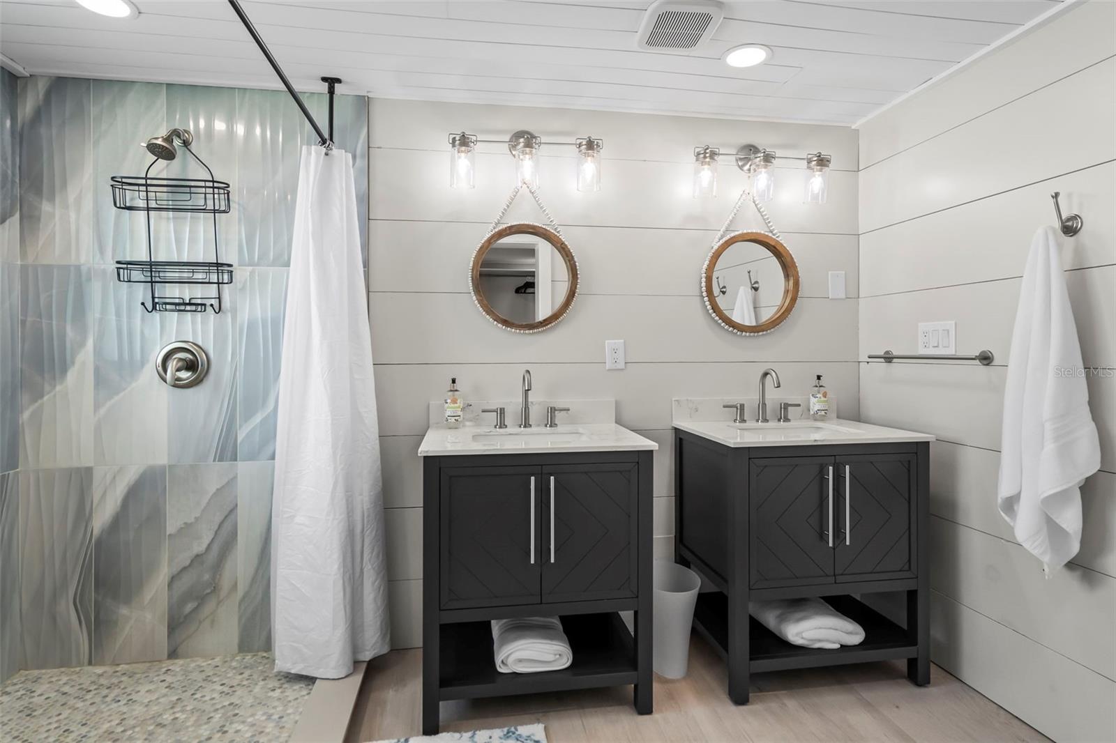 ENGLEWOOD SHORES - Residential
