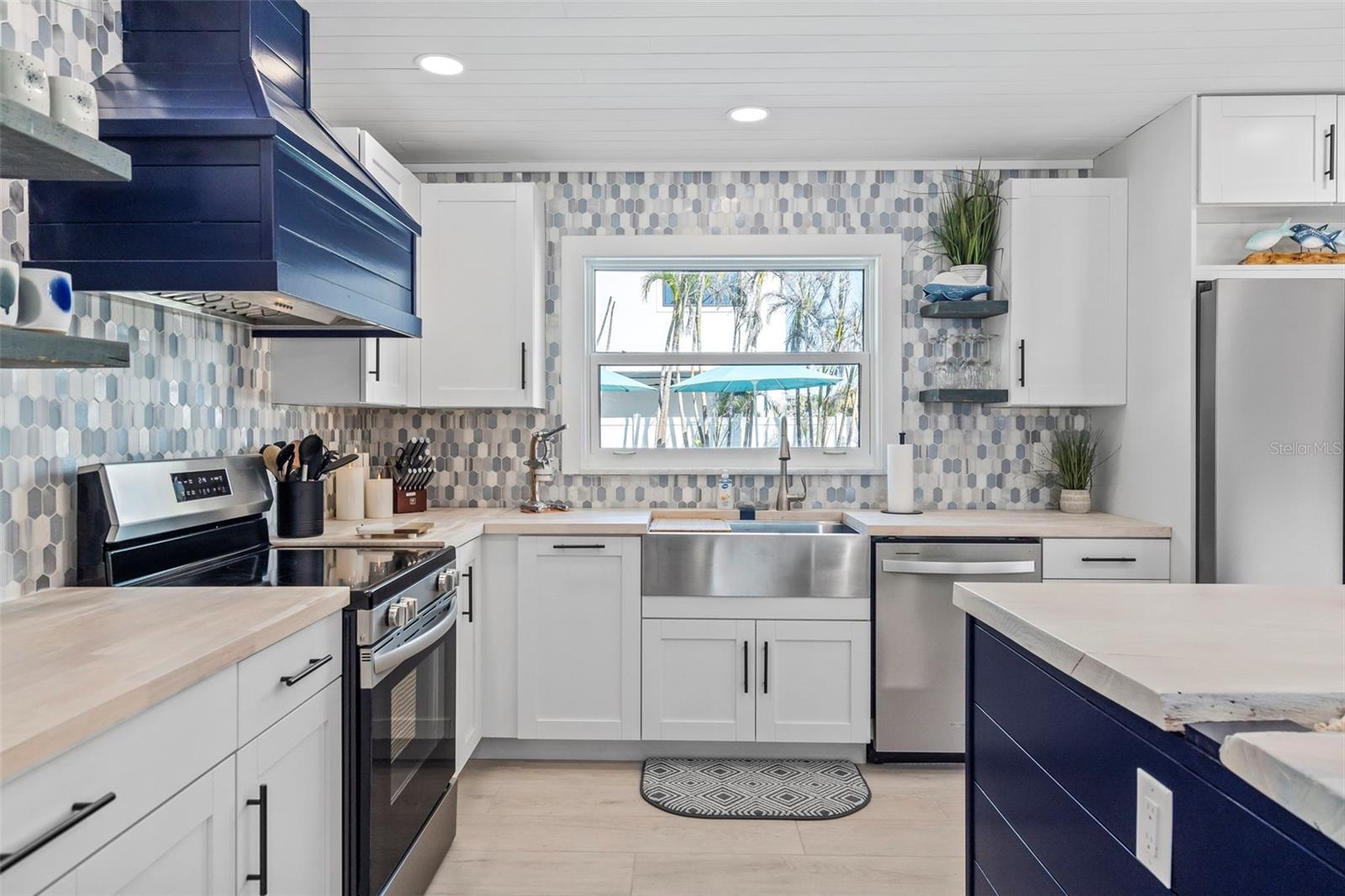 ENGLEWOOD SHORES - Residential