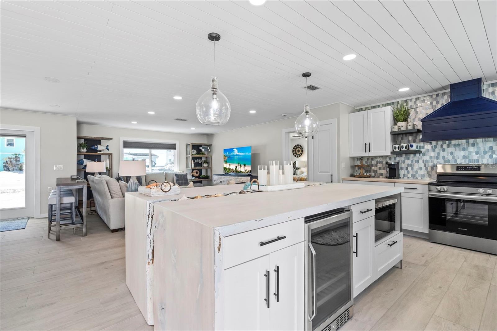 ENGLEWOOD SHORES - Residential