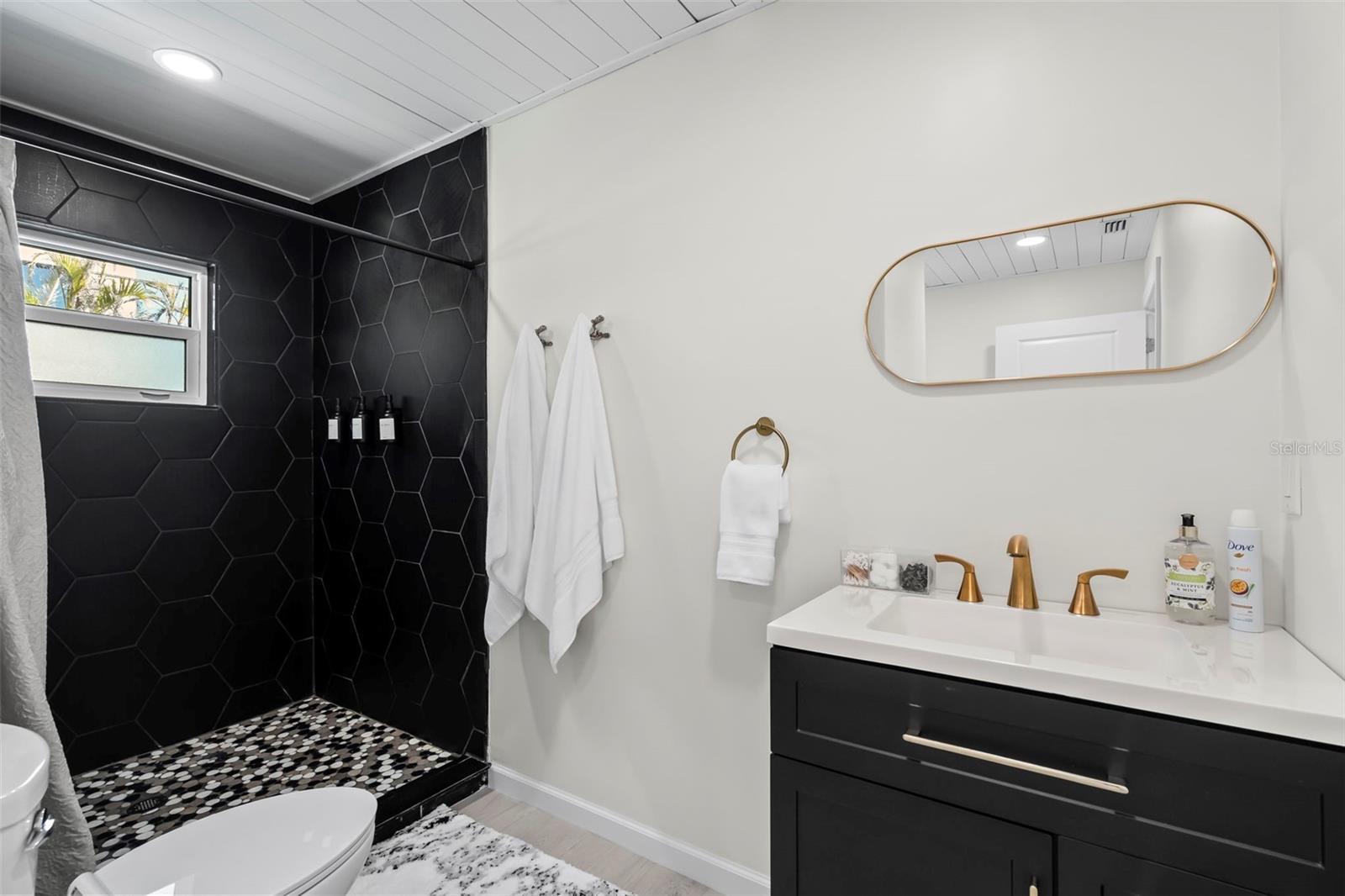 ENGLEWOOD SHORES - Residential