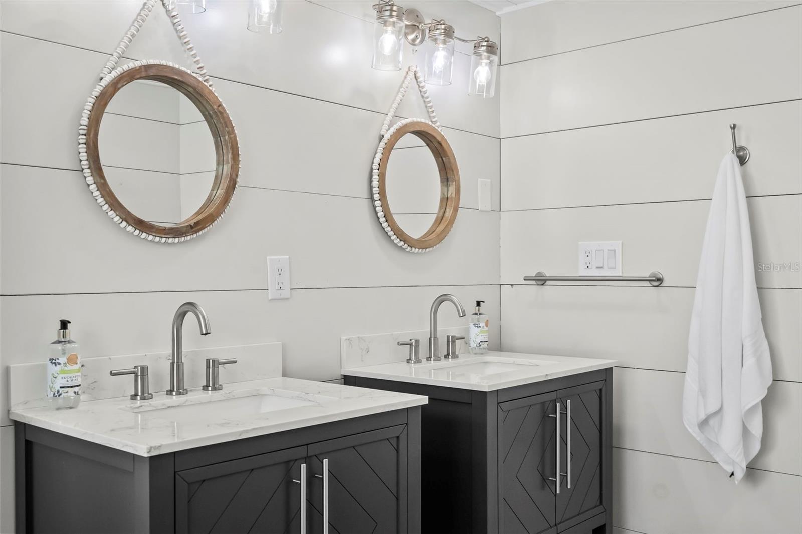 ENGLEWOOD SHORES - Residential