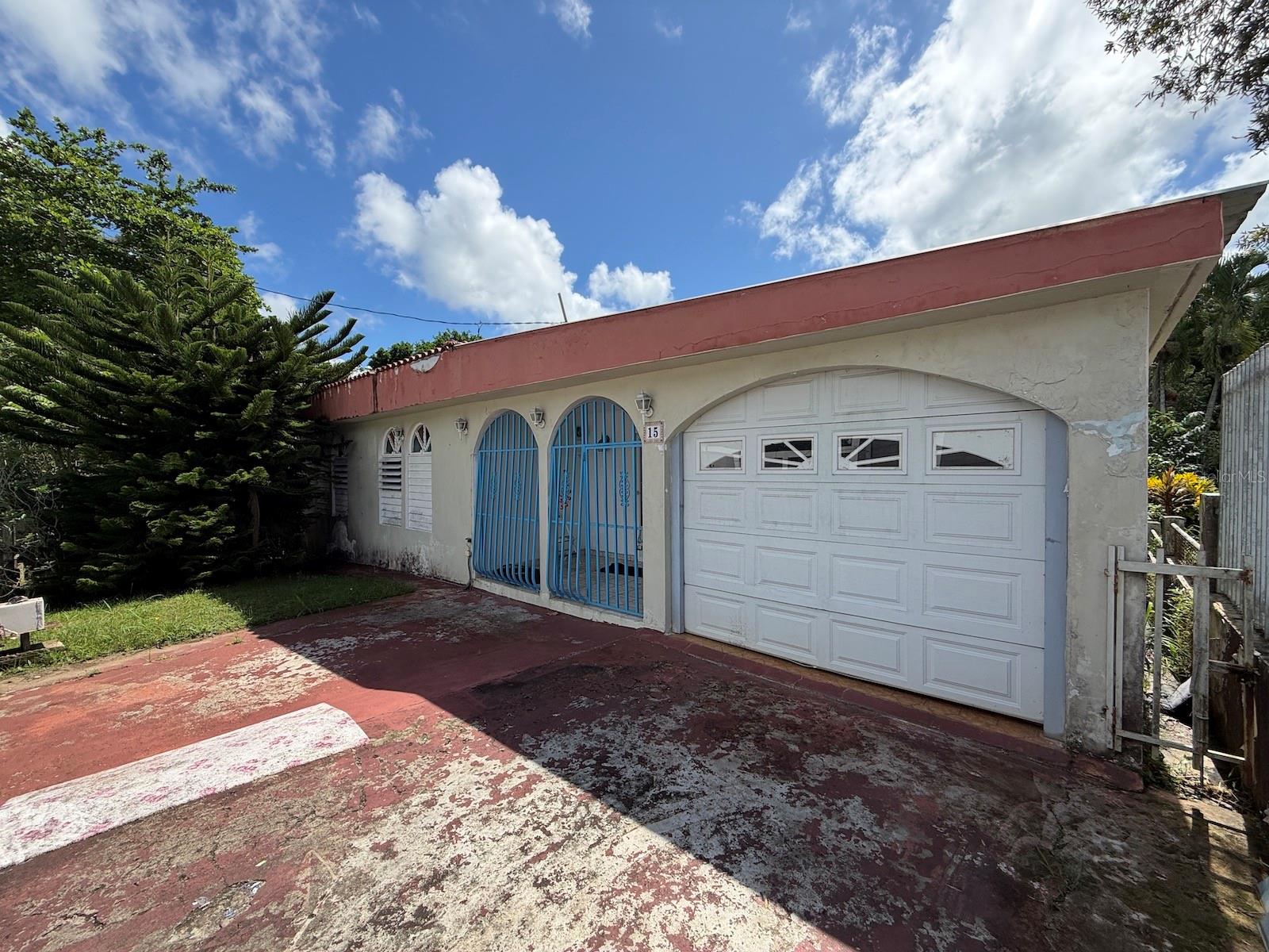 Acquire your home in the heart of Ciales. Spacious with an open-concept kitchen. Ground floor with 1,640 sq ft (GLA) on a 612 sqm lot. Includes a family room with a half bath, an extended carport, a balcony, and a basement with an additional bathroom. The property has no rear neighbors, offering greater privacy. Less than 15 minutes from PR-22. Property located at the main entrance to town, with easy access to Highway 149 and across from the baseball stadium. Property Tax $1,2223 annually (no exemption). FEMA Zone: X (minimum probability of flooding). Zoning: R-3 (Low Density Residential). Requires repairs and is being sold in its current condition, "as is."