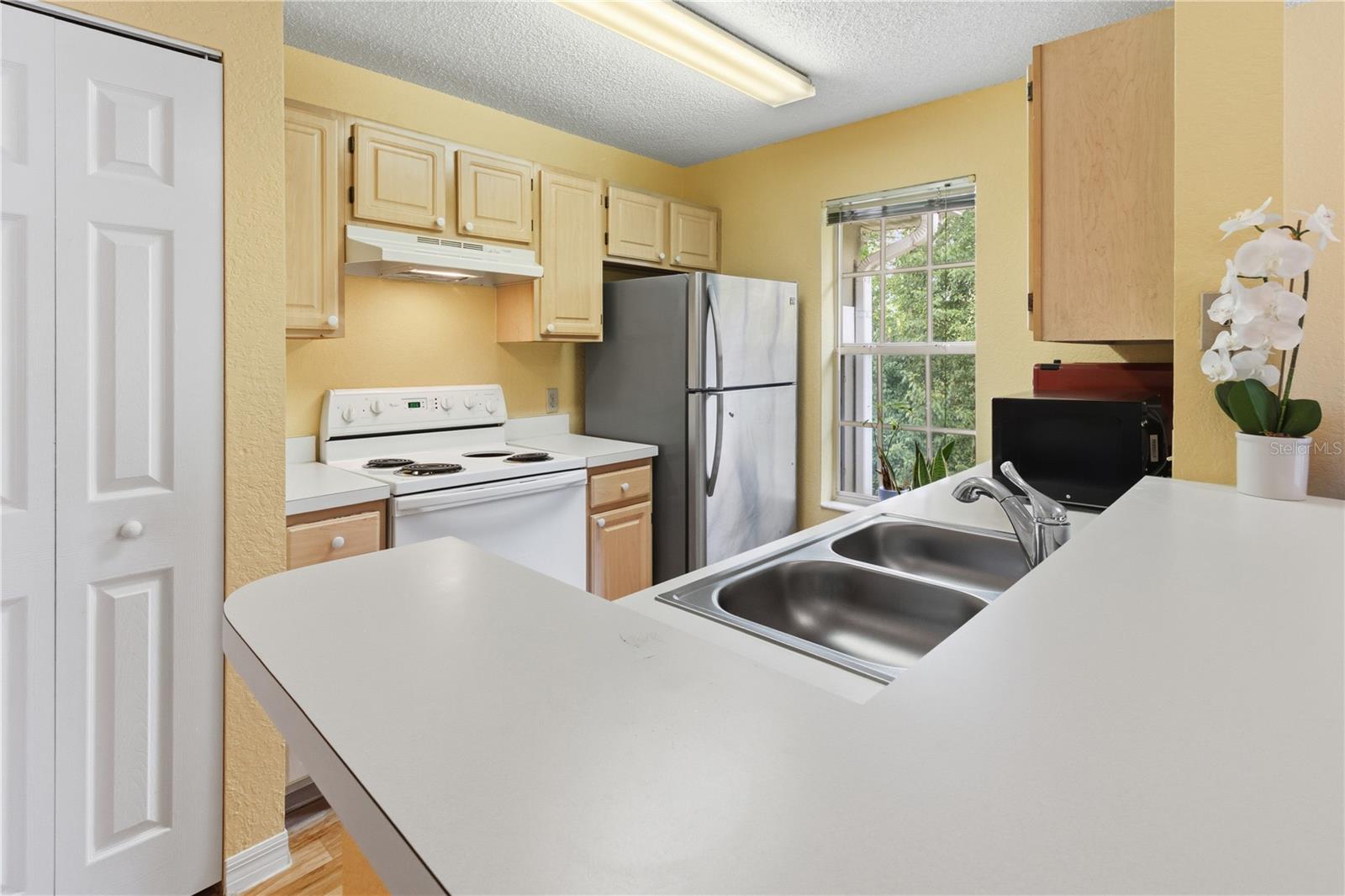 SUNSET LAKES CONDO - Residential