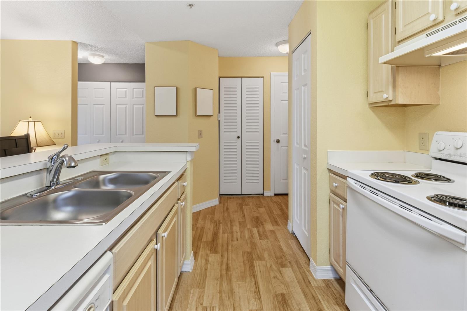 SUNSET LAKES CONDO - Residential