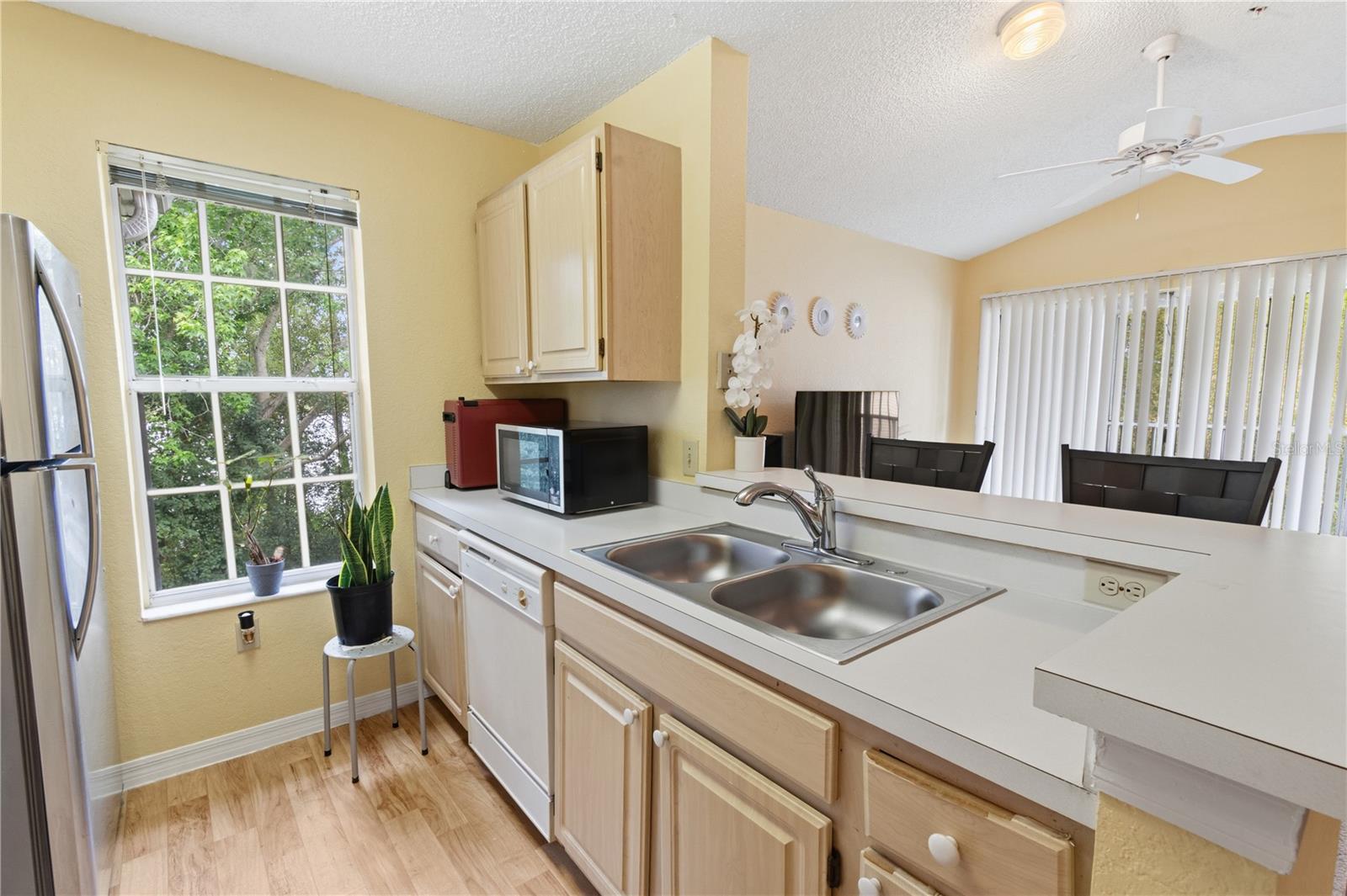 SUNSET LAKES CONDO - Residential