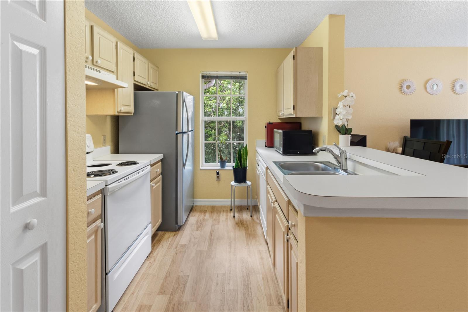 SUNSET LAKES CONDO - Residential