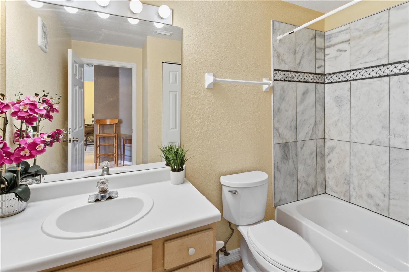 SUNSET LAKES CONDO - Residential