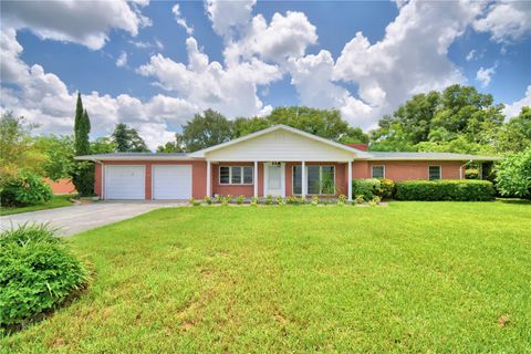 Photo of 1475 S Lake Howard Drive, Winter Haven, FL 33880 (MLS # P4934004)