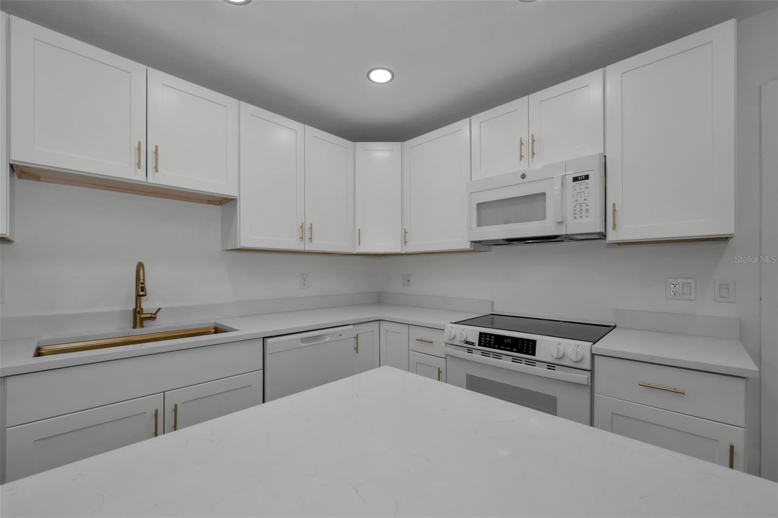 HOLIDAY OAKS CONDO - Residential