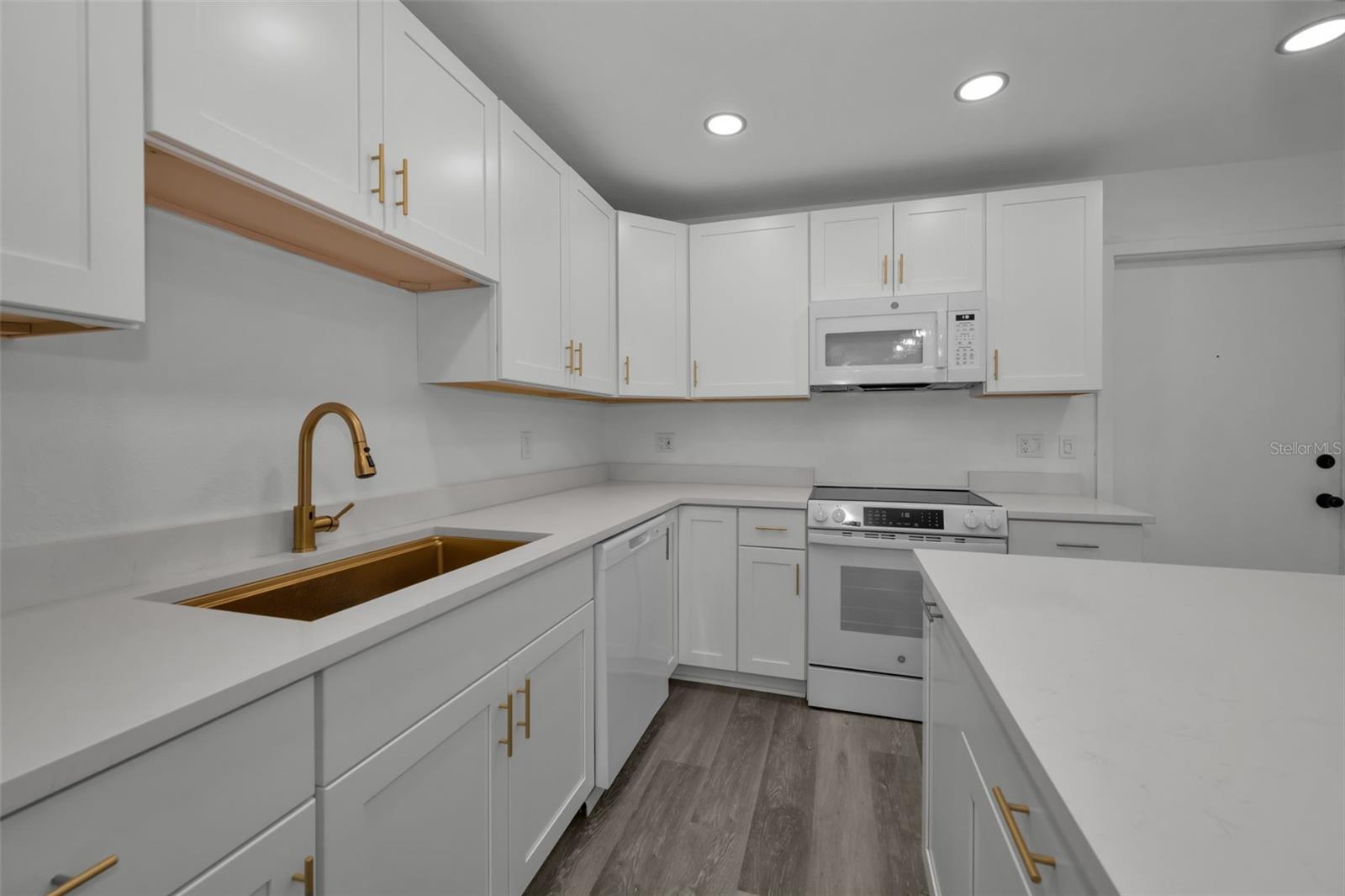 HOLIDAY OAKS CONDO - Residential