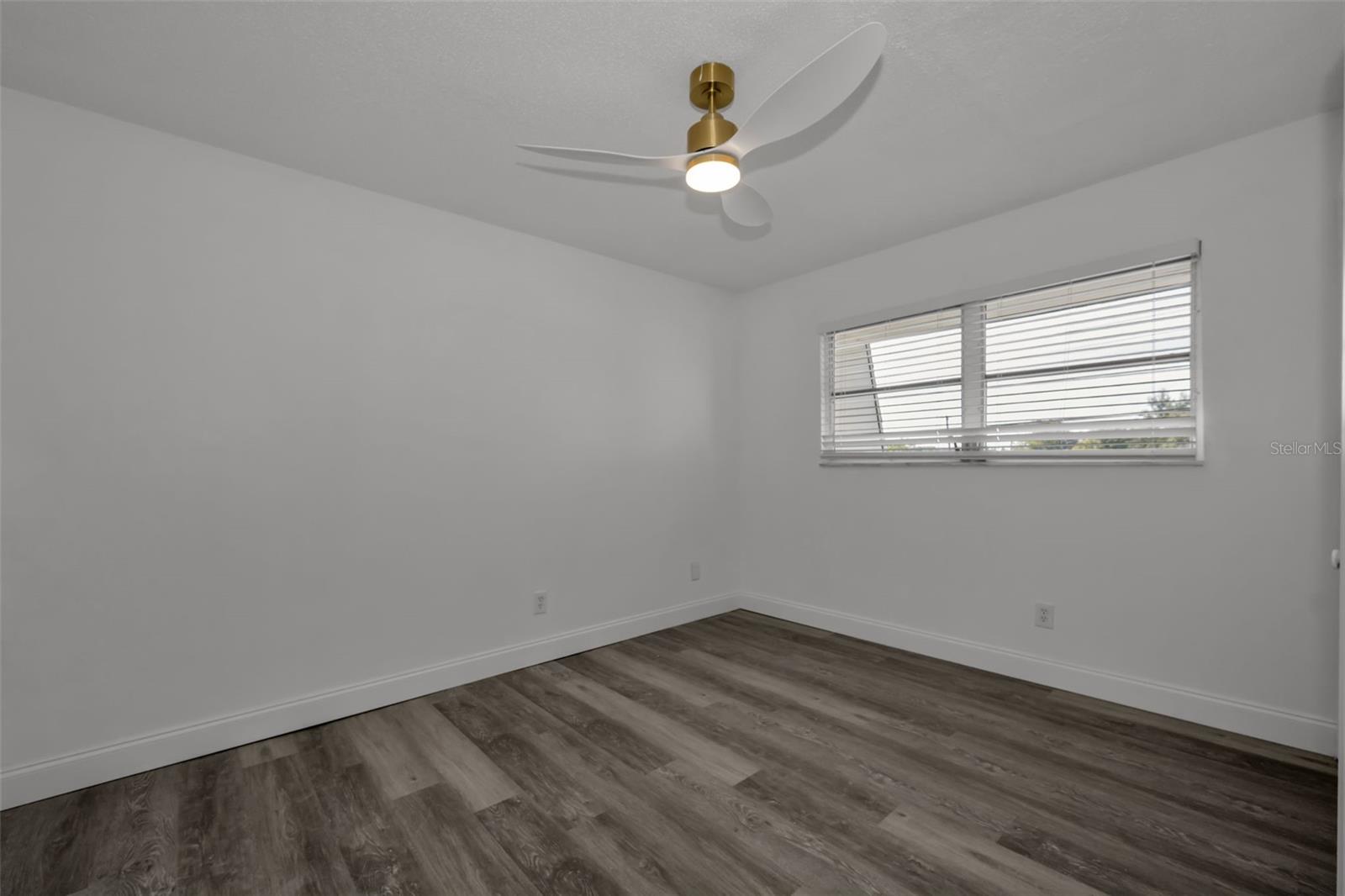 HOLIDAY OAKS CONDO - Residential