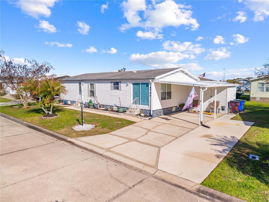 Photo of 4704 Lanca Lane, Saint Cloud, FL 34772 (MLS # S5145875)