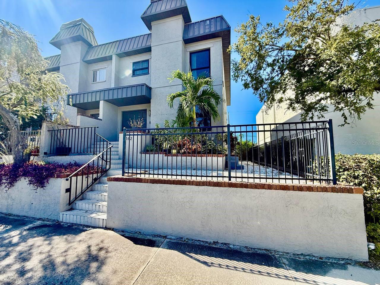 DAVIS ISLANDS PB10 PG52 TO 57 - Residential Lease