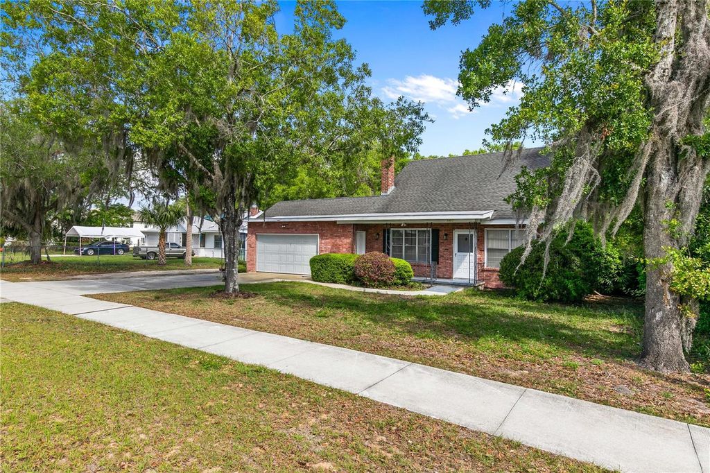 Photo of 1803 E Orange Avenue, Eustis, FL 32726 (MLS # O6396499)