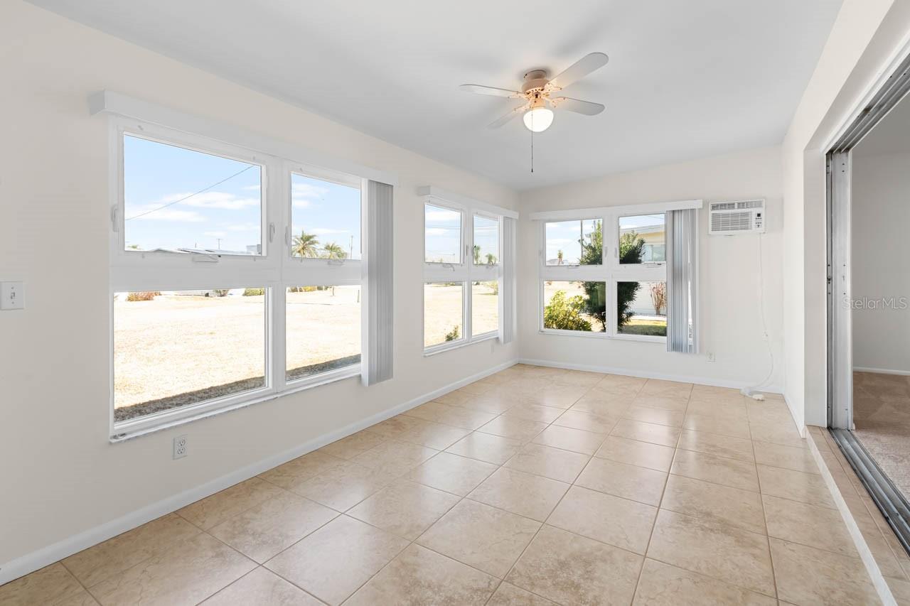 DEL WEBBS SUN CITY FLORIDA UN - Residential