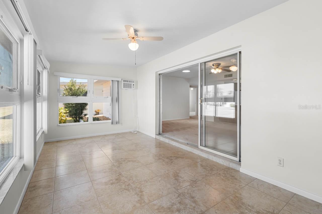 DEL WEBBS SUN CITY FLORIDA UN - Residential