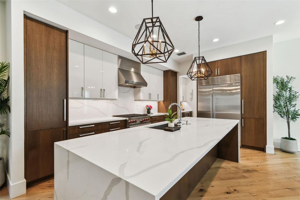 Photo of 443 Lucerne Avenue, Tampa, FL 33606 (MLS # TB8394769)