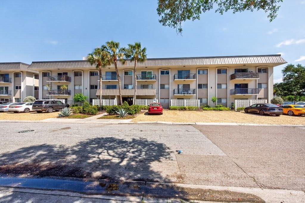 Photo of 4607 W Fig Street #308, Tampa, FL 33609 (MLS # TB8503041)