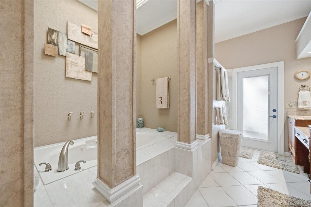 INDIAN CREEK - Residential