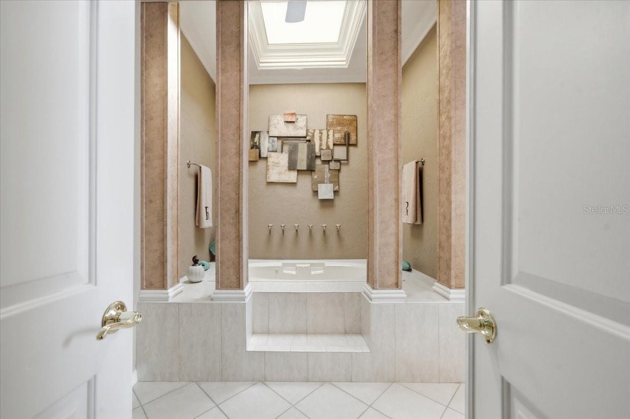 INDIAN CREEK - Residential