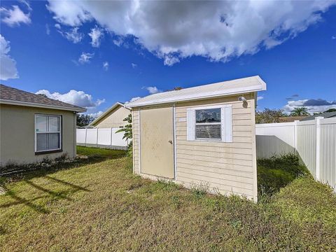 A home in LAKELAND