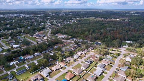 A home in LAKELAND