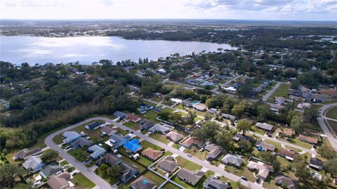 A home in LAKELAND