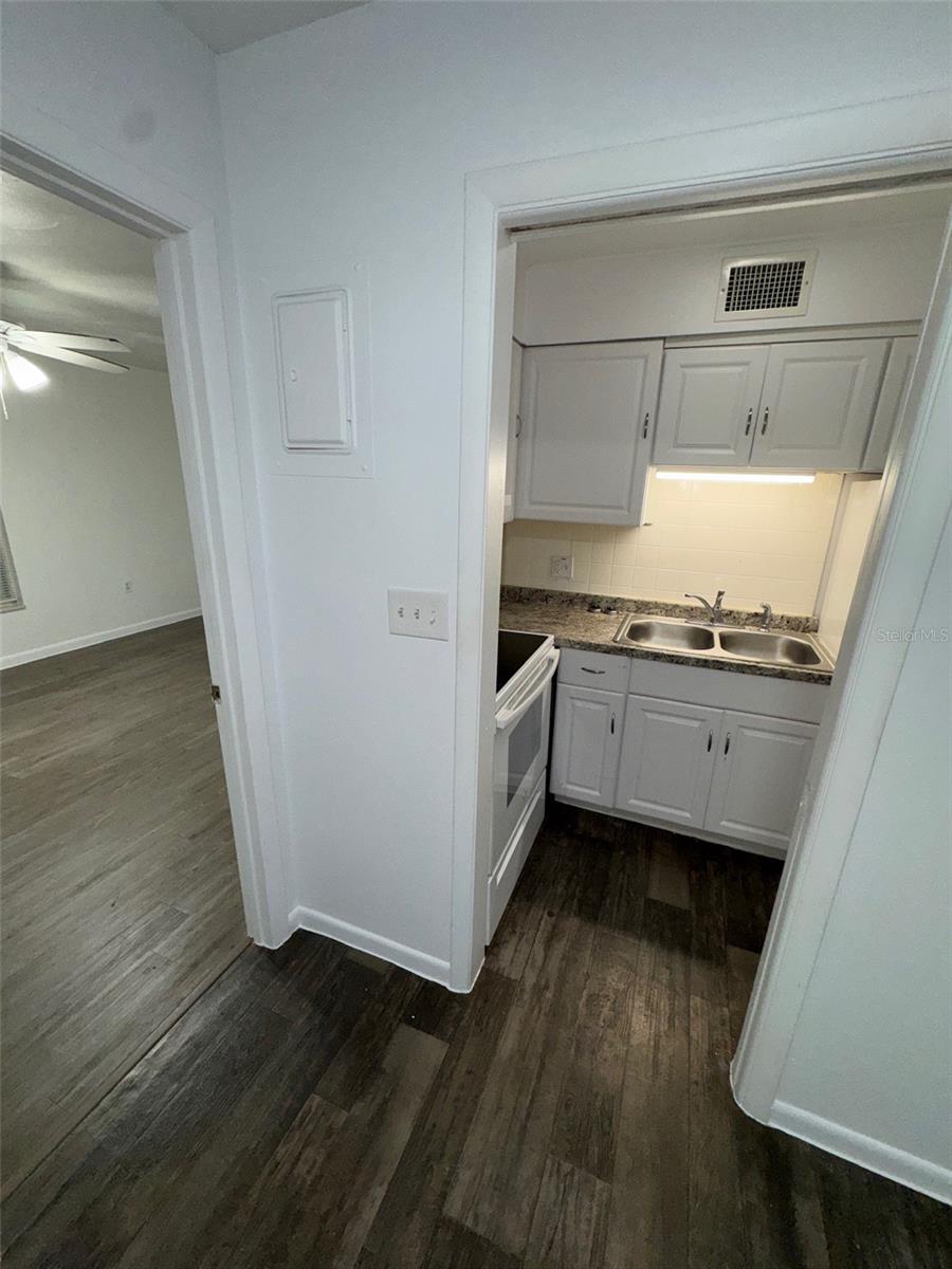 BRIARWOOD APARTMENTS - Residential Lease