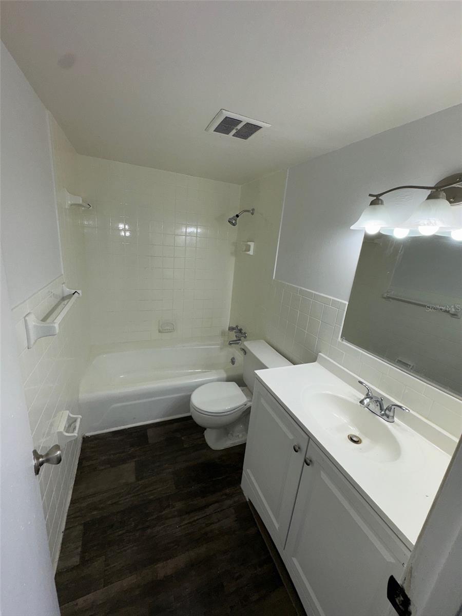 BRIARWOOD APARTMENTS - Residential Lease