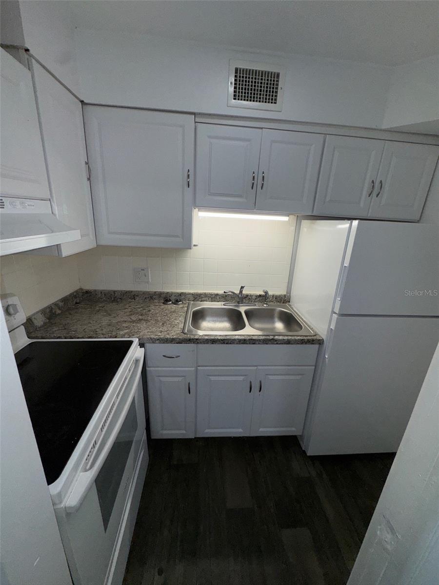 BRIARWOOD APARTMENTS - Residential Lease