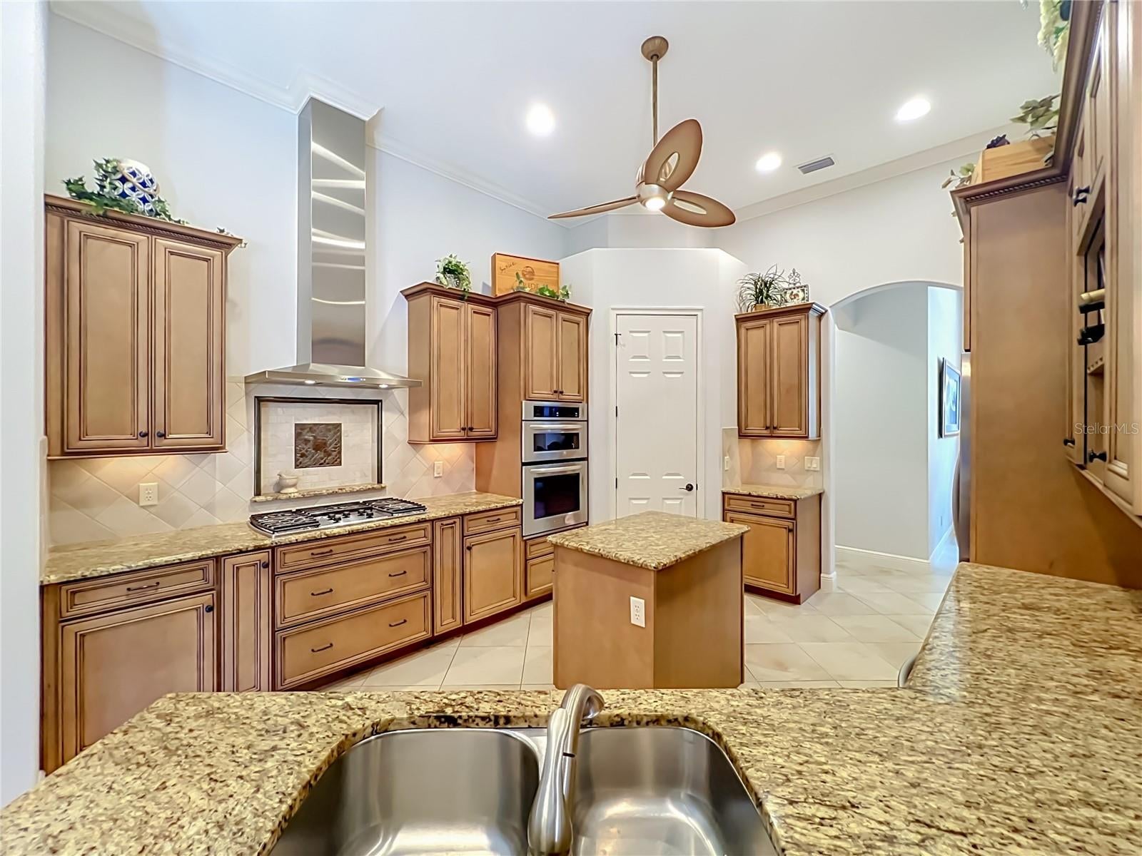 Casas a venda 4 - Jen Dantas 7456 POINTE VENEZIA DRIVE