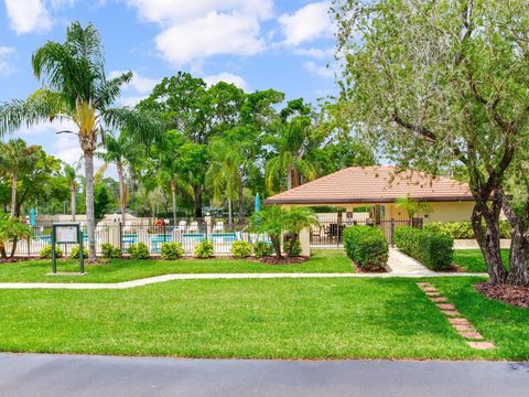 A home in PALM HARBOR