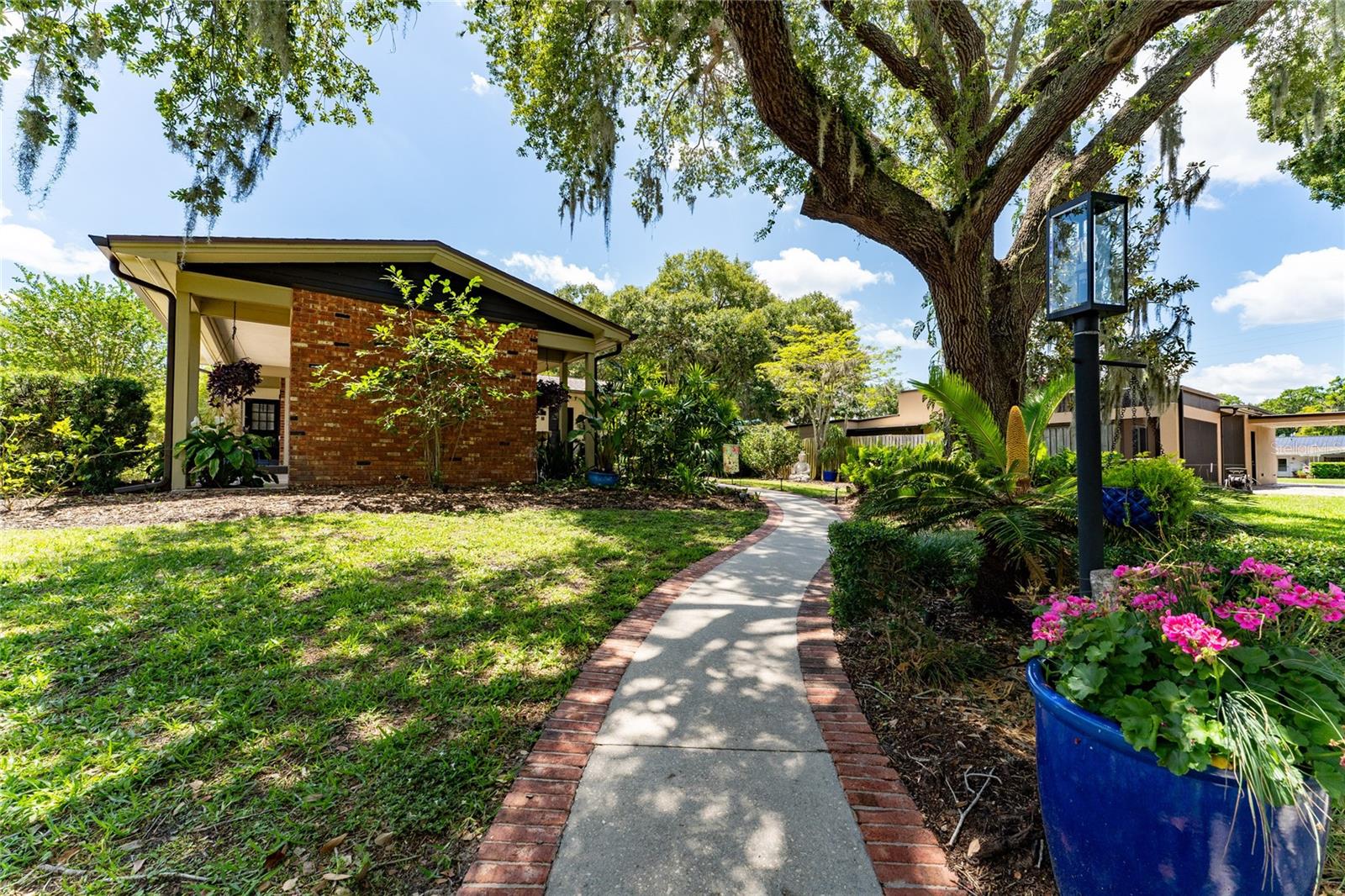 FAIRLAWN MANOR - Residential