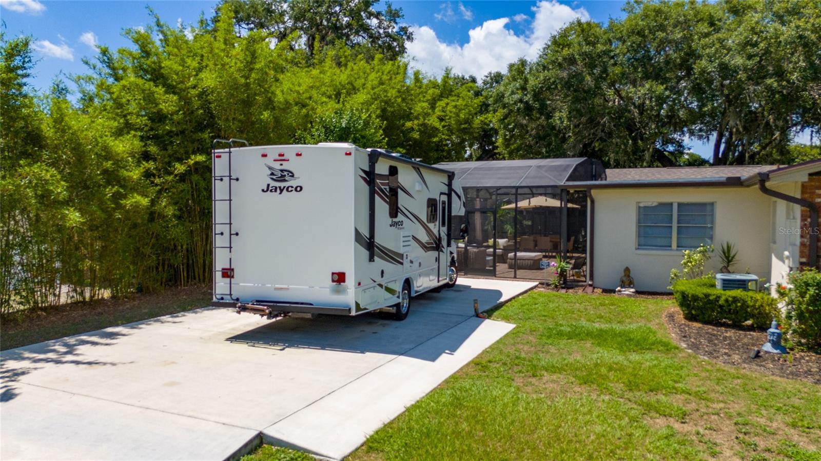 FAIRLAWN MANOR - Residential