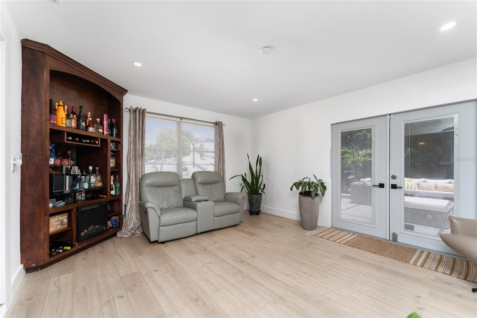 FAIRLAWN MANOR - Residential