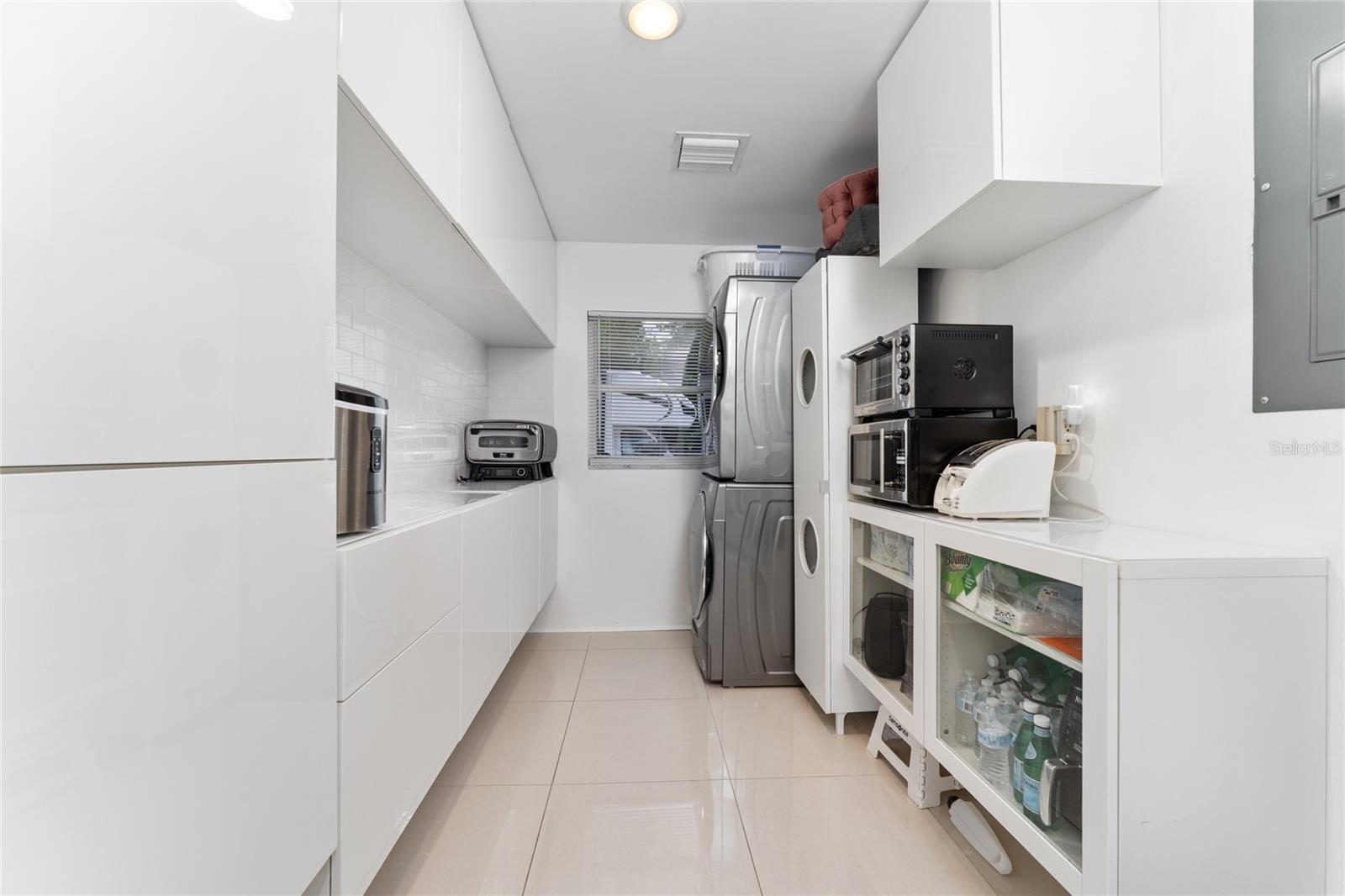 FAIRLAWN MANOR - Residential