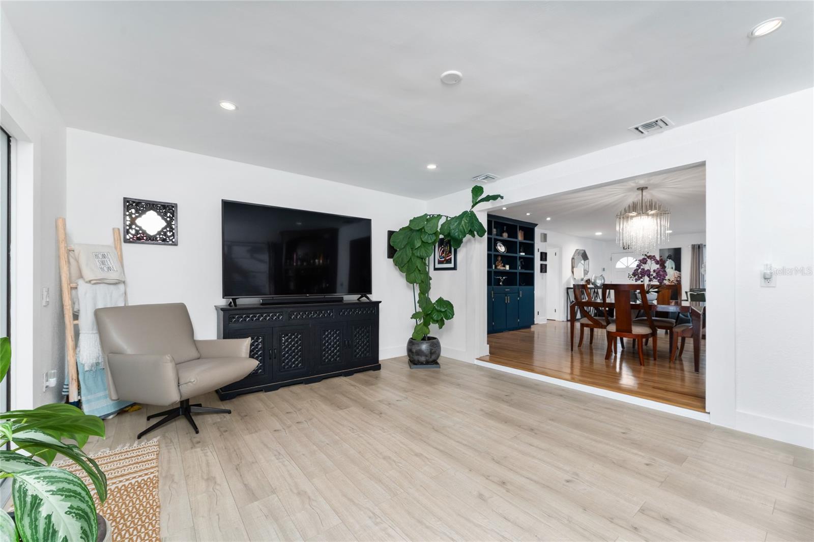 FAIRLAWN MANOR - Residential