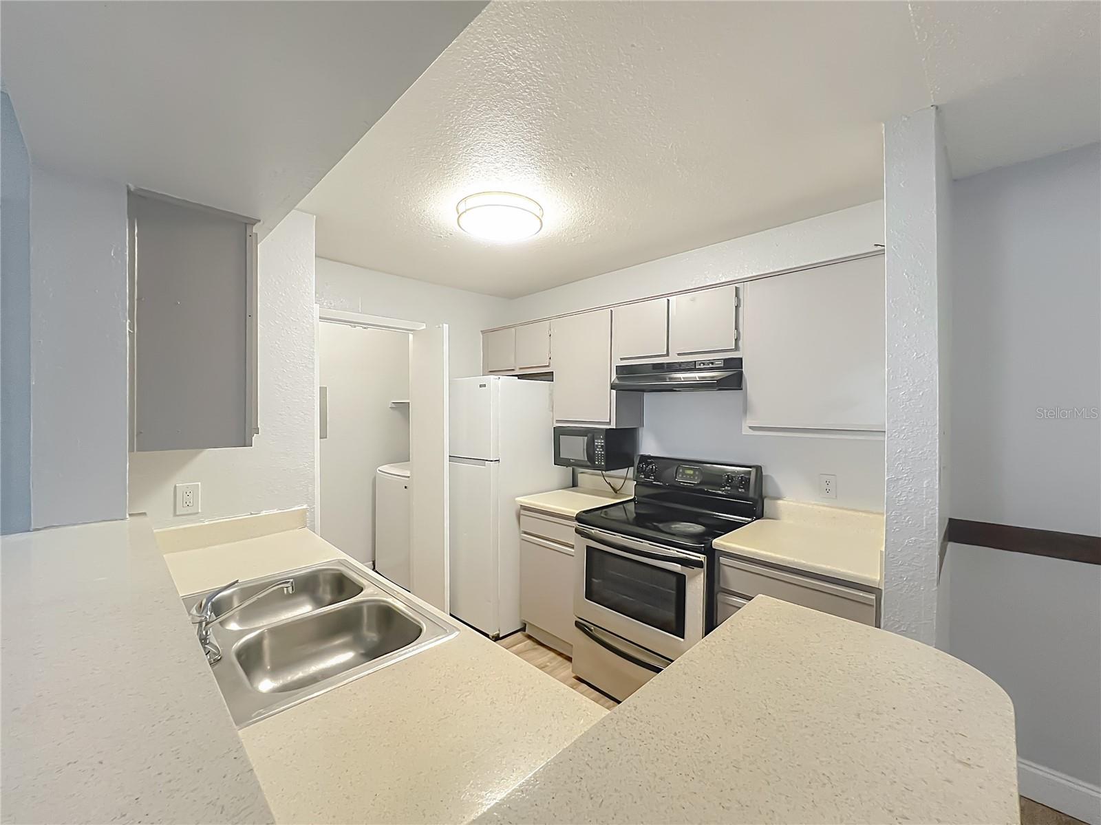 REGENCY GARDENS CONDOS - Residential