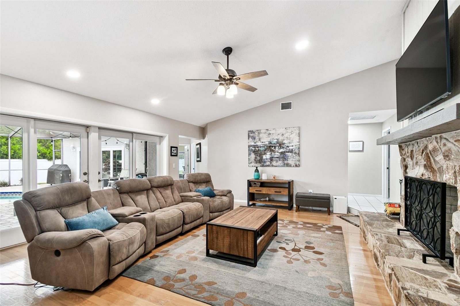 WESTLAKE VILLAGE REP TRACTS 5 & 6 - Residential