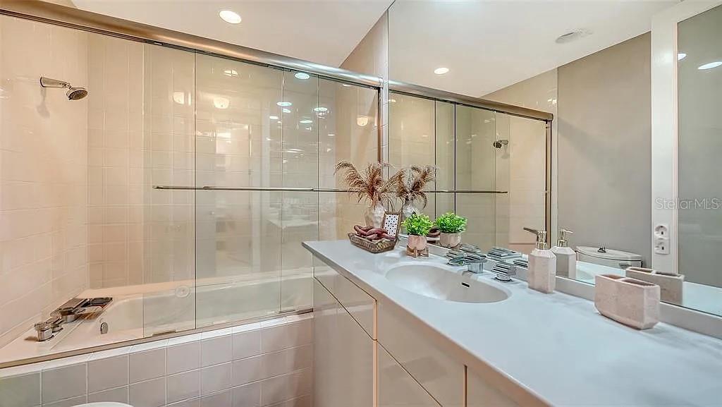 REGENT COURT - Residential