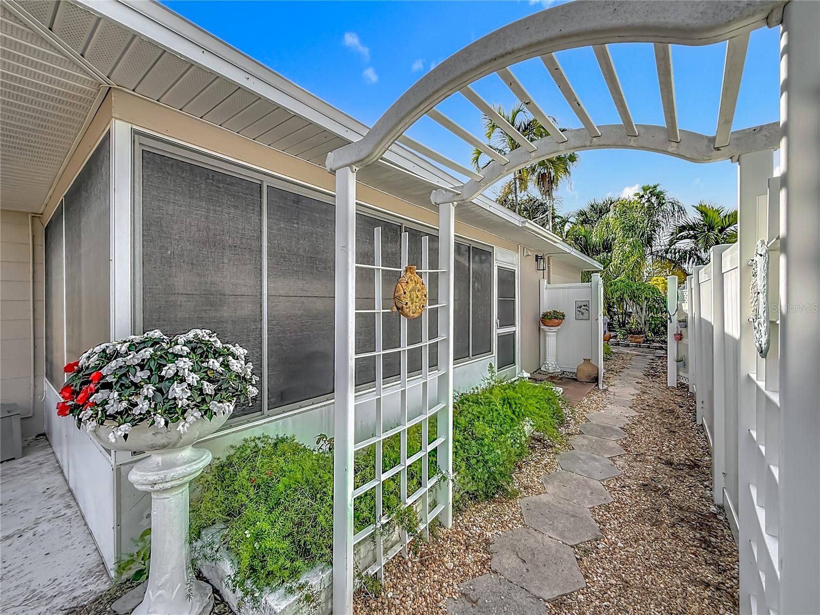 PASADENA SHORES - Residential